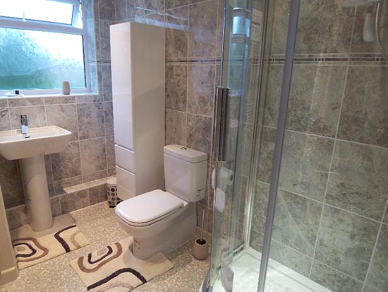 Marbled effect tiled bathroom design